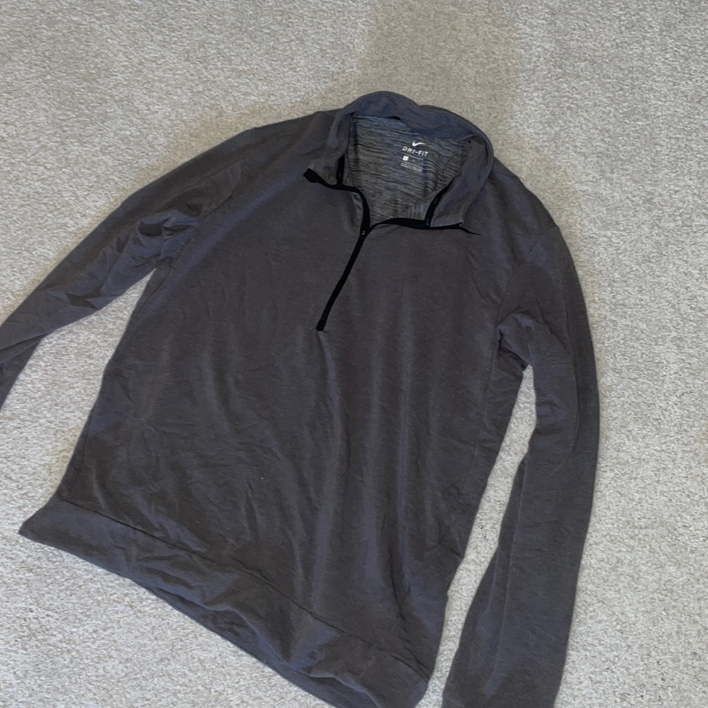 Dri-fit nike sweater/shirt 🤩